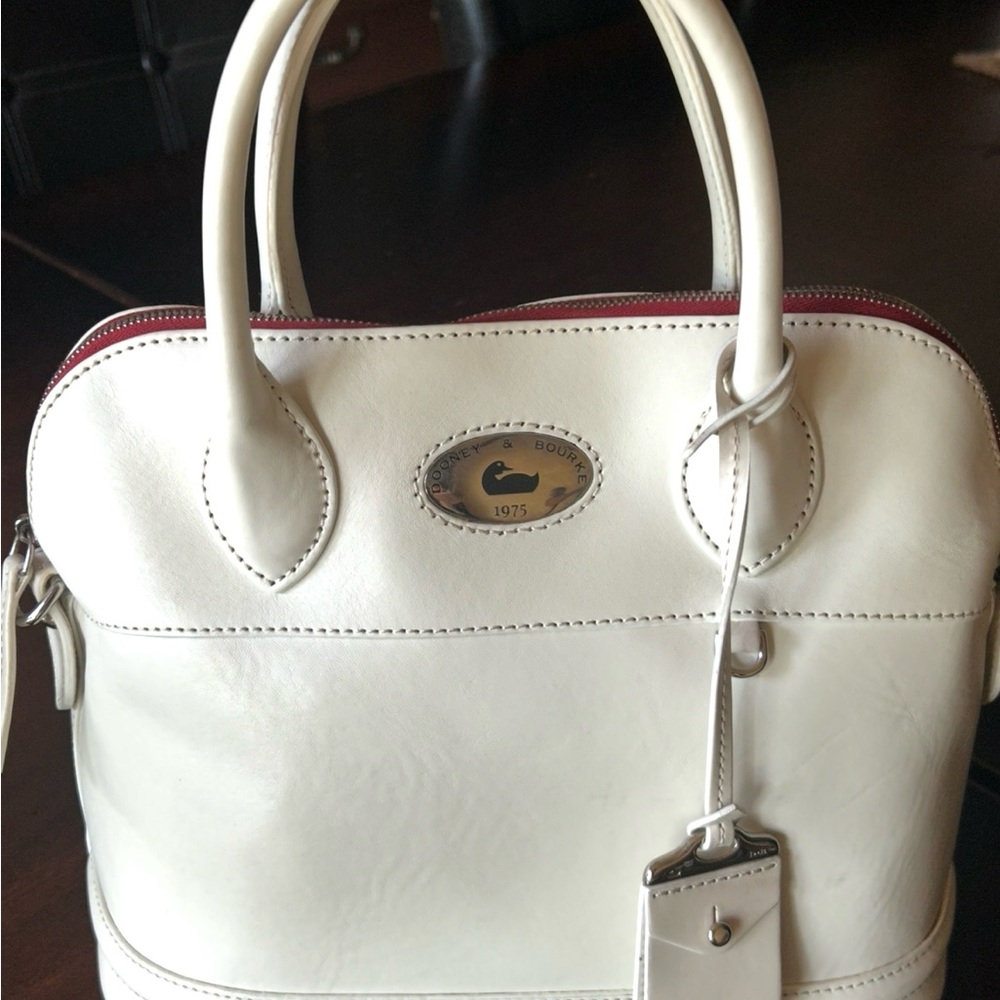 Elegant White Leather Handbag